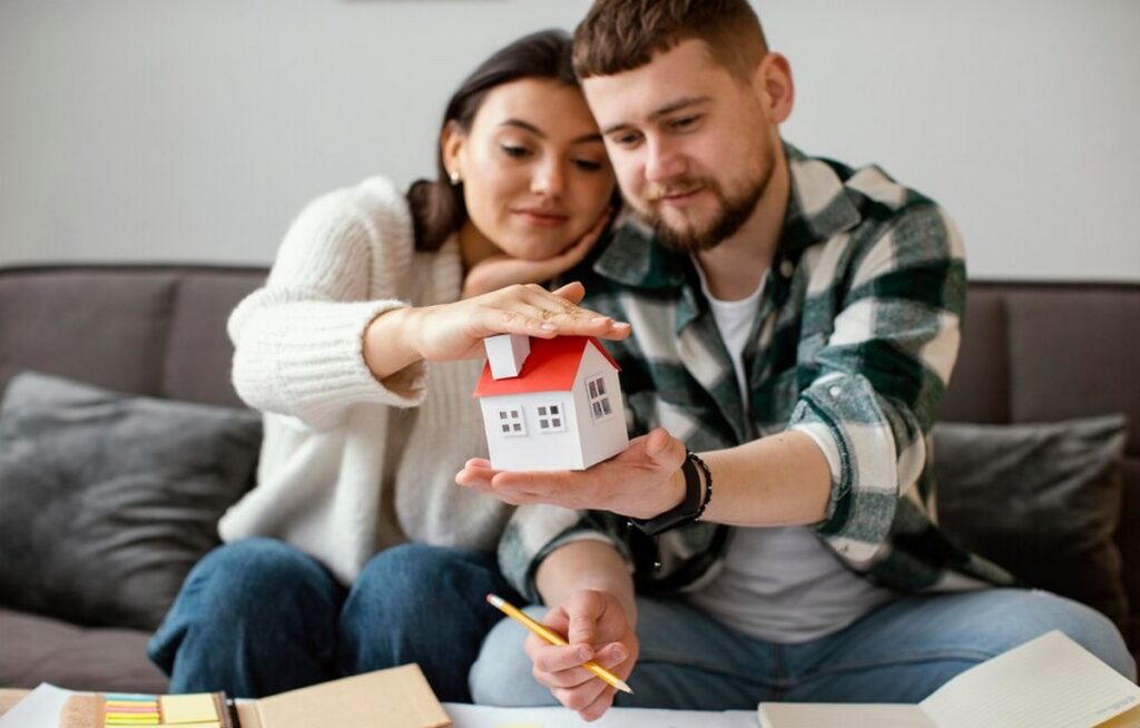 How To Buy And Sell A House At the Same Time: Pro Tips