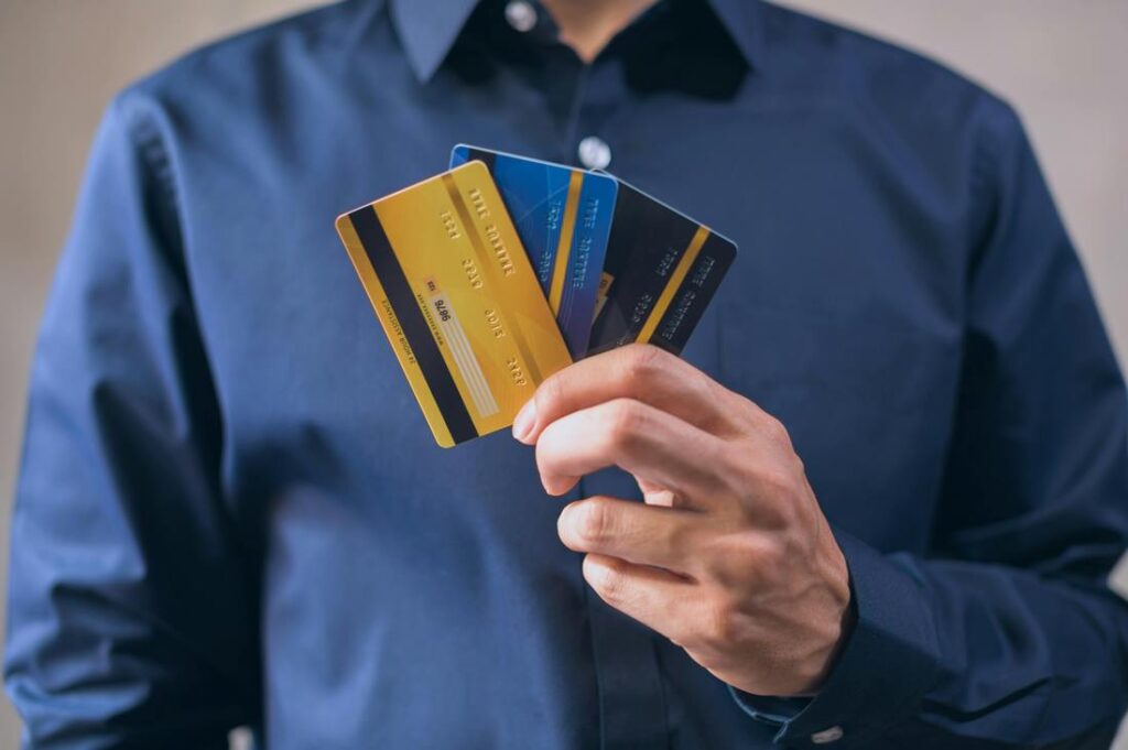 Should I Sign My Credit Card: What You Need to Know